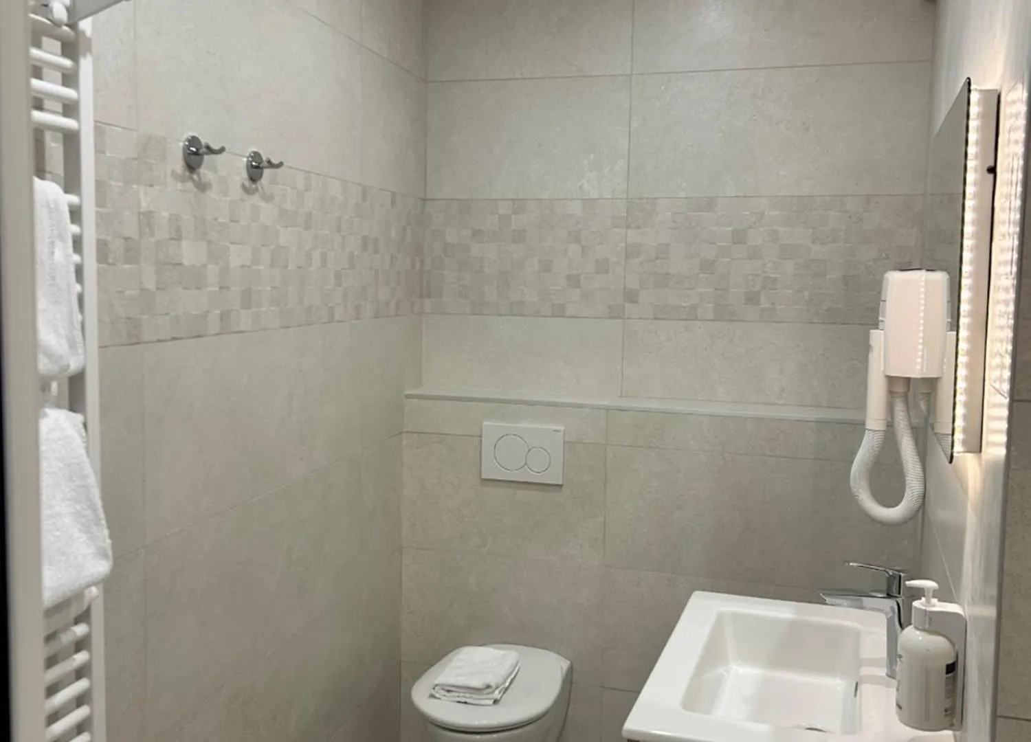 Du Dragon Hotel 2*